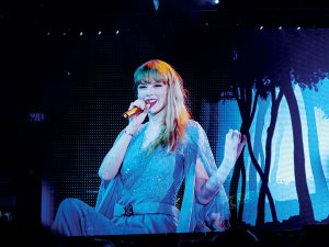 Taylor Swift The Eras Tour The Folklore Set Era CR Paolo V on Wikimedia Commons CC