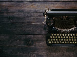 Old typewriter Patrick Fore on Unsplash