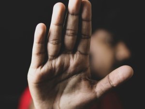 Hand CR saif71 on Unsplash