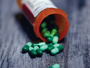 Pill bottle CR Alexander Grey on Unsplash