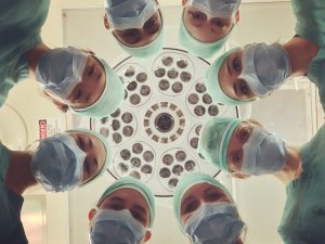 Surgeons NCI CR Unsplash