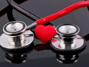 Stethoscope cloth heart [CR Marek Studzinski on Unsplash]