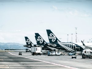 Air NZ planes CR Douglas Bagg on Unsplash