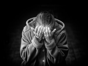 Elderly-woman-face-in-hands