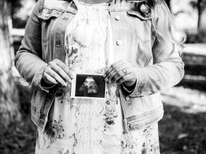 Pregnant woman CR Edward Cisneros on Unsplash