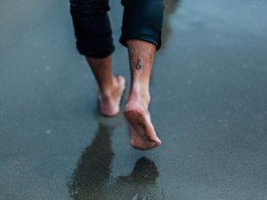 Legs man back view CR Lucas Sankey on Unsplash