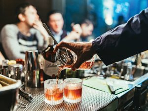 Alcohol pouring drinks CR Stanislav Ivanitskiy on Unsplash