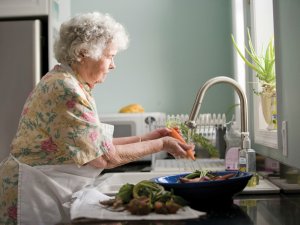 Older_Woman_Kitchen