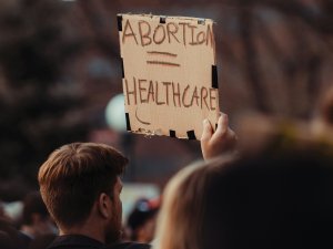 Abortion sign CR Colin Lloyd on Unsplash