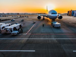 Airliner_Parked_Airport
