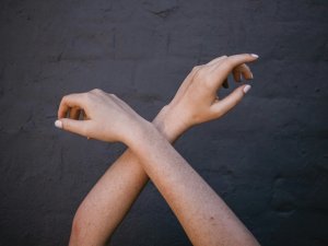 Arms_crossed