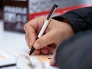 Filling in forms CR iStock