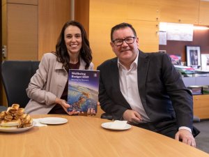 Jacinda Ardern and Grant Robertson 