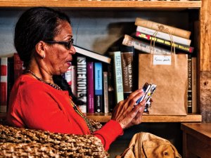 Elderly smartphone Malcolm Lightbody CR Unsplash