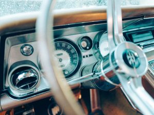 Car dashboard Dominik Leiner on unsplash