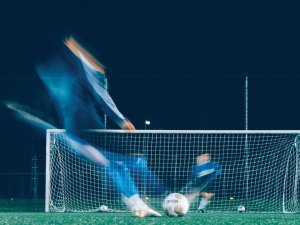 Football action CR Jannes Glas on Unsplash