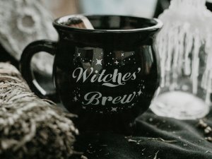 Black mug on table CR Ksenia Yakovleva on Unsplash