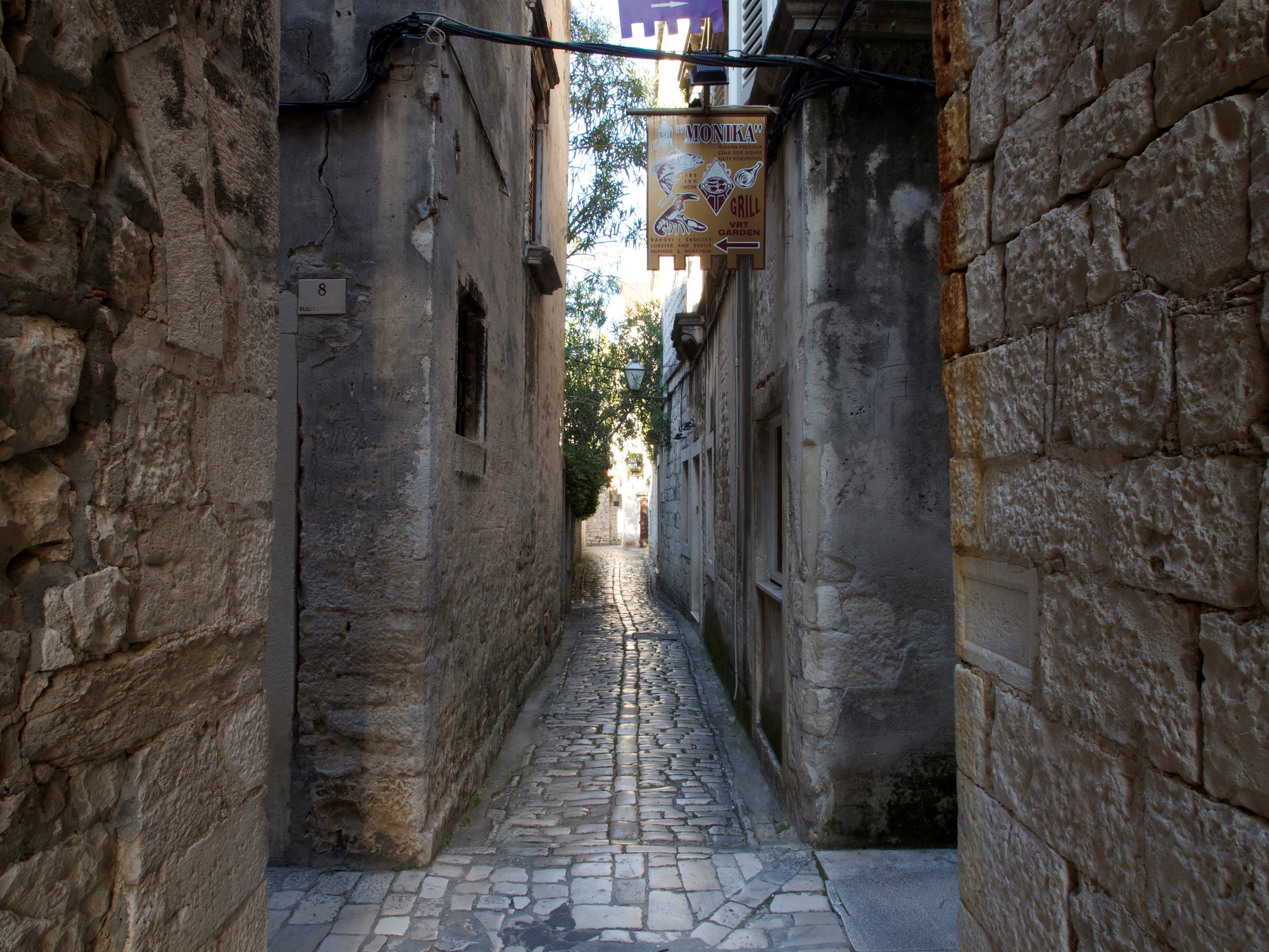 Silent passage - Trogir