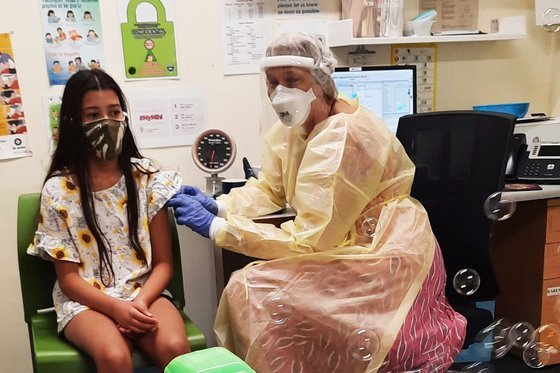 Professor Hoare vaccinating a 10-year-old during the COVID-19 immunisation rollout [Image: Massey University]