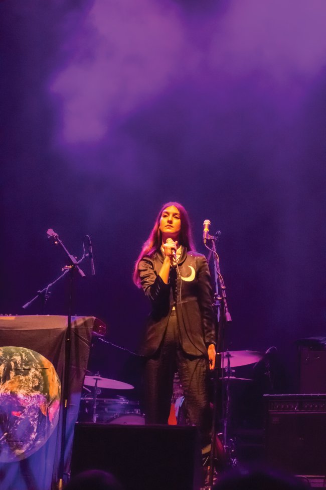 Weyes Blood CR Martin Robinson on Wikimedia Commons CC