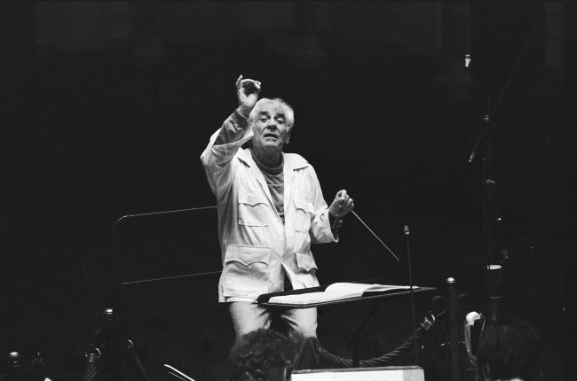 Leonard Bernstein CR Sjakkelien Vollebregt on Wikimedia Commons CC