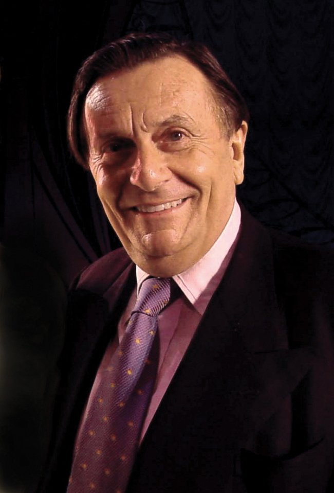 Barry Humphries July 2001 CR WTCA on Wikimedia Commons 