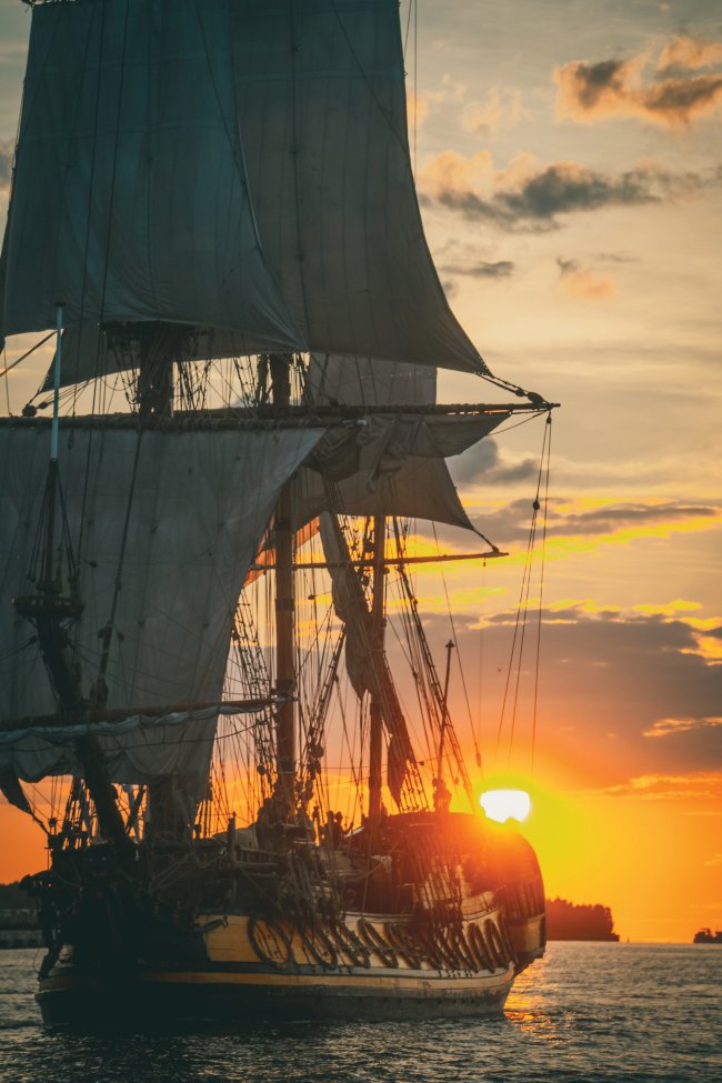 Ship old sunset CR Raimond Klavins on Unsplash